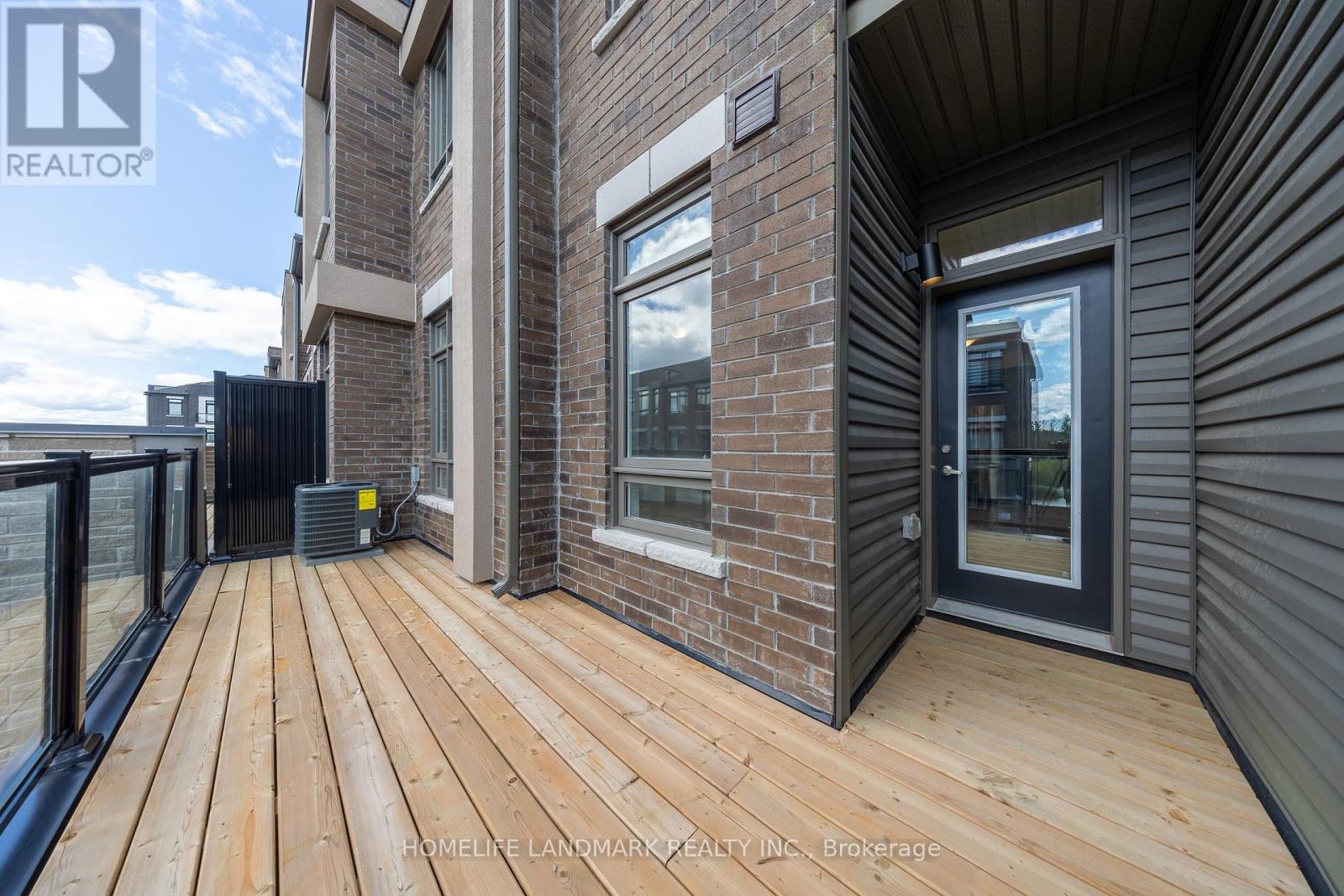 Photo 4 of 70 Riley Reed Lane, Richmond Hill ON