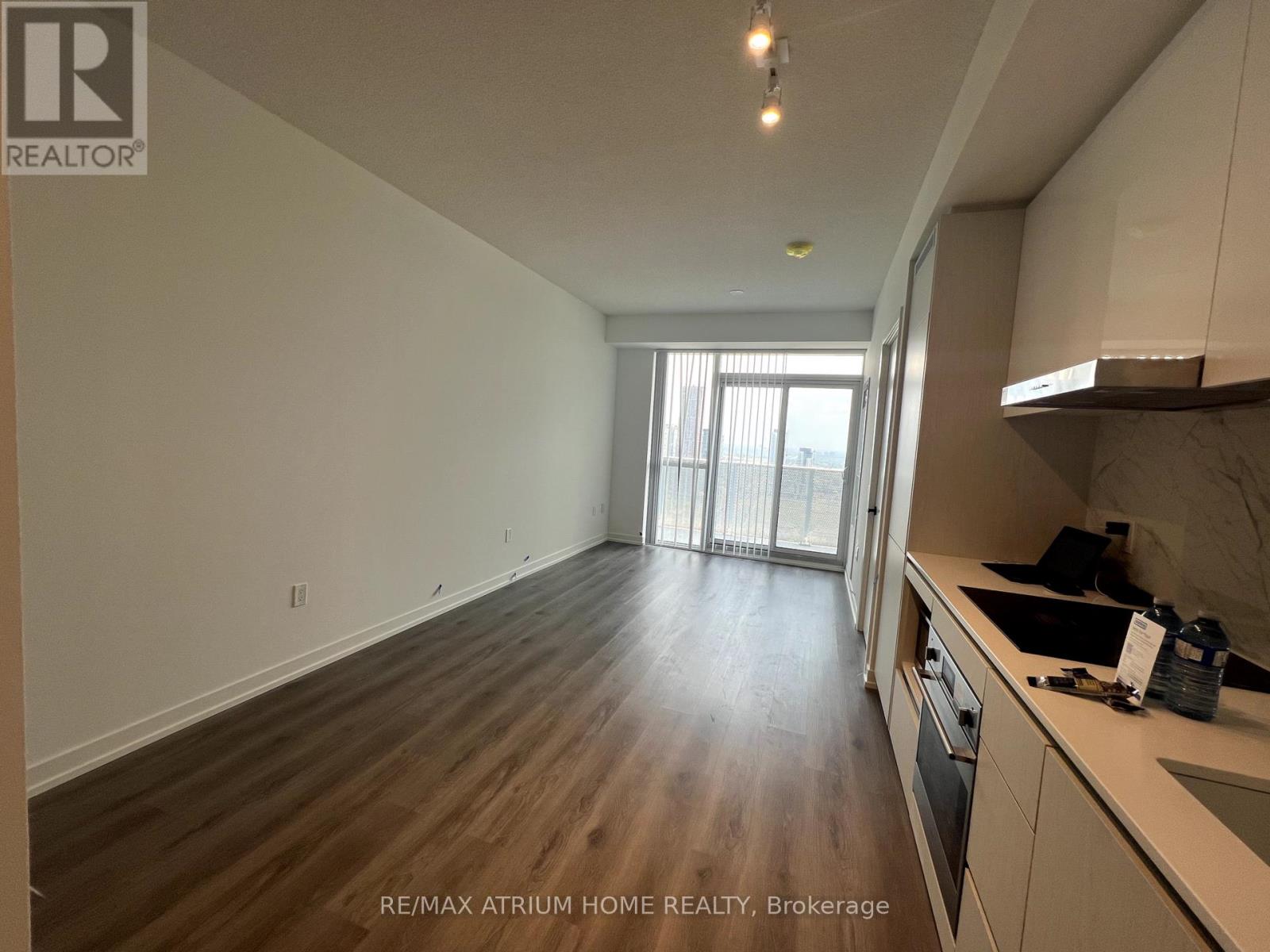 Photo 2 of 4006 28 Interchange Way, Vaughan ON