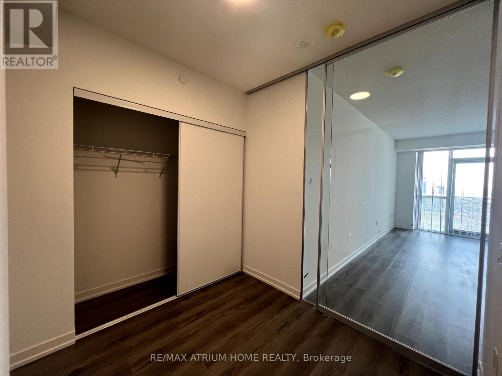 Photo 6 of 4006 28 Interchange Way, Vaughan ON