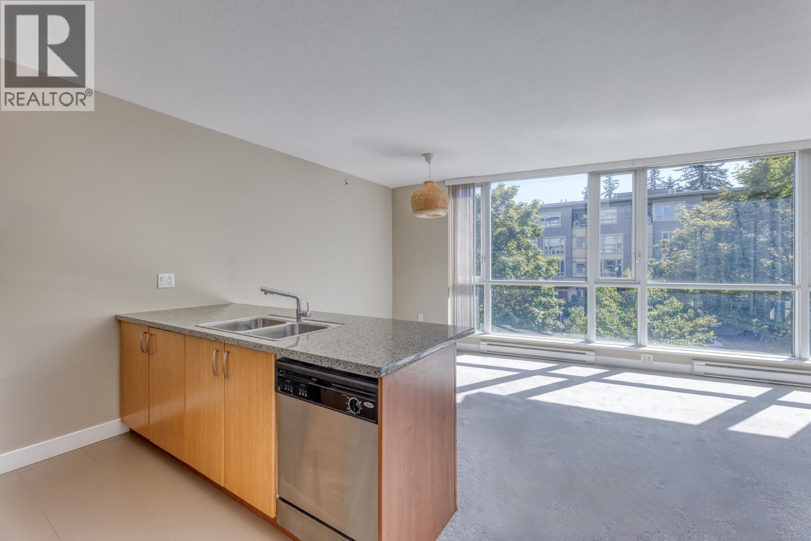 Photo 6 of 307 9222 University Crescent, Burnaby BC
