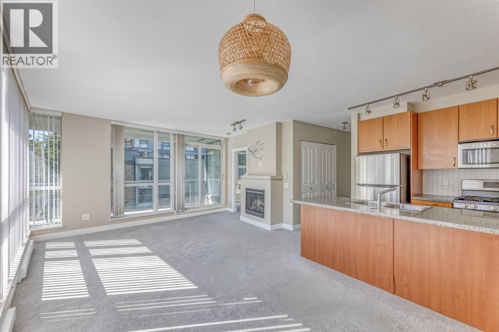 Photo 3 of 307 9222 University Crescent, Burnaby BC