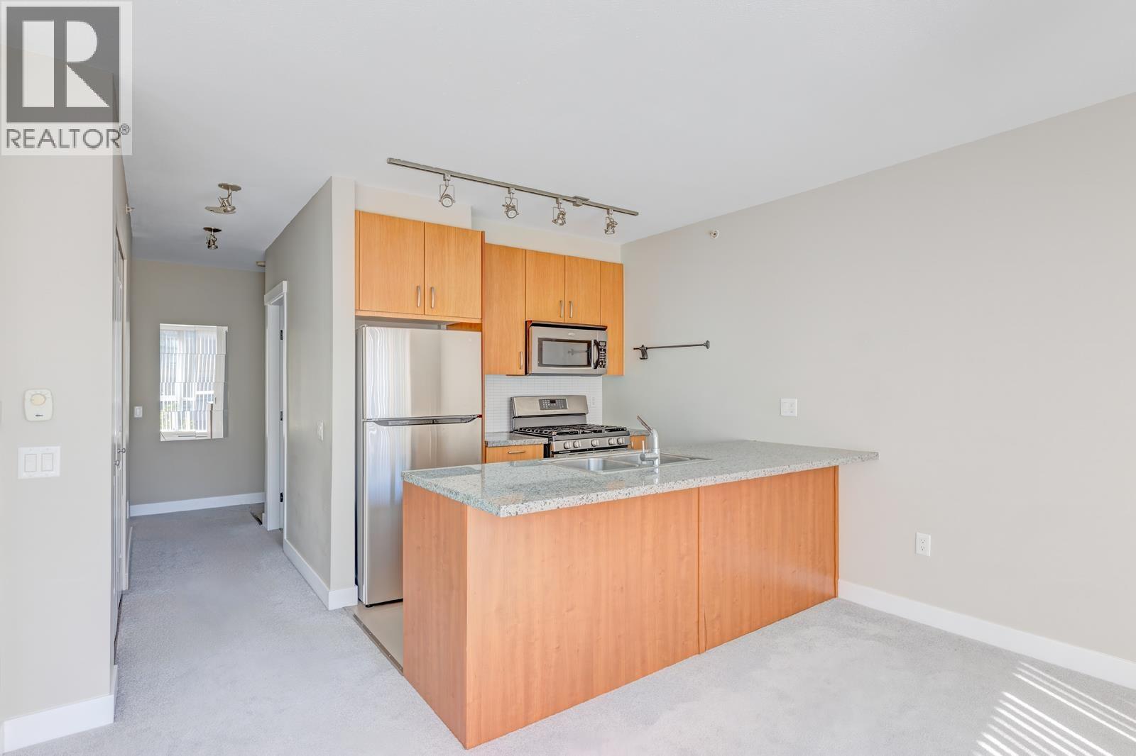 Photo 7 of 307 9222 University Crescent, Burnaby BC