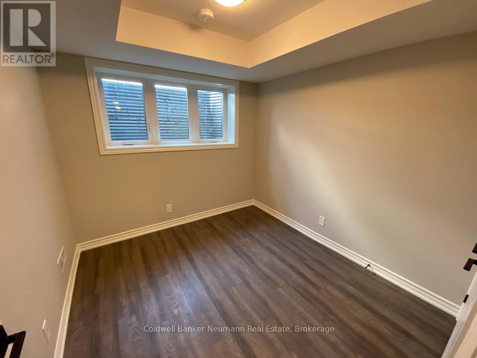 Photo 10 of 23 235 Chapel Hill Drive, Kitchener ON