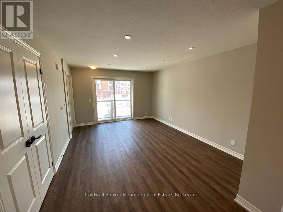 Photo 3 of 23 235 Chapel Hill Drive, Kitchener ON