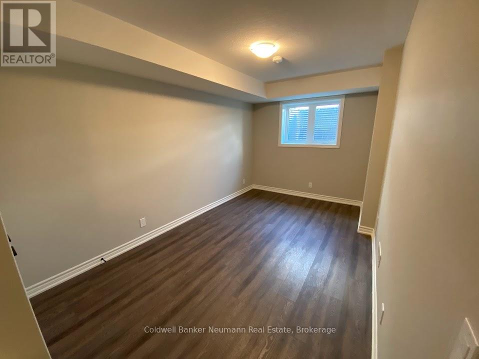 Photo 9 of 23 235 Chapel Hill Drive, Kitchener ON