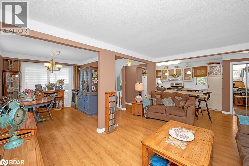 Photo 6 of 164 Adair Avenue N, Hamilton ON