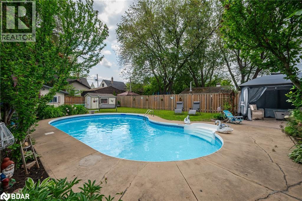 Photo 23 of 164 Adair Avenue N, Hamilton ON