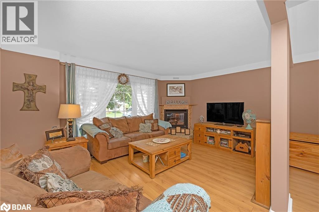 Photo 5 of 164 Adair Avenue N, Hamilton ON