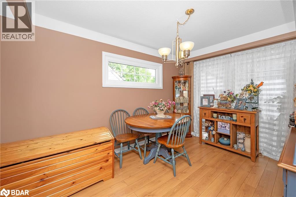 Photo 7 of 164 Adair Avenue N, Hamilton ON