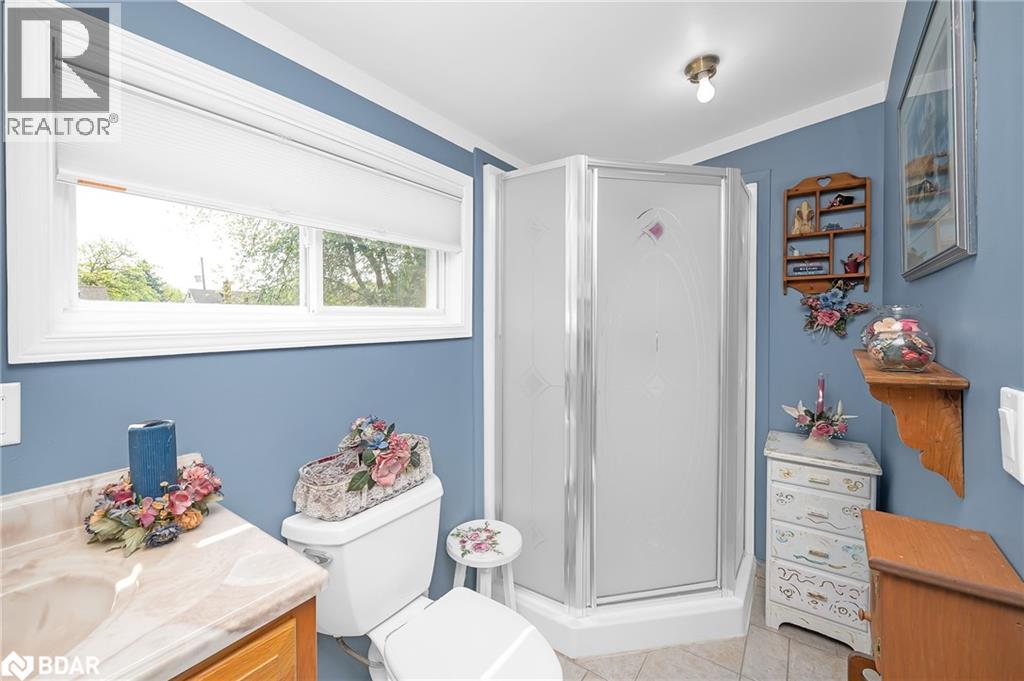Photo 14 of 164 Adair Avenue N, Hamilton ON
