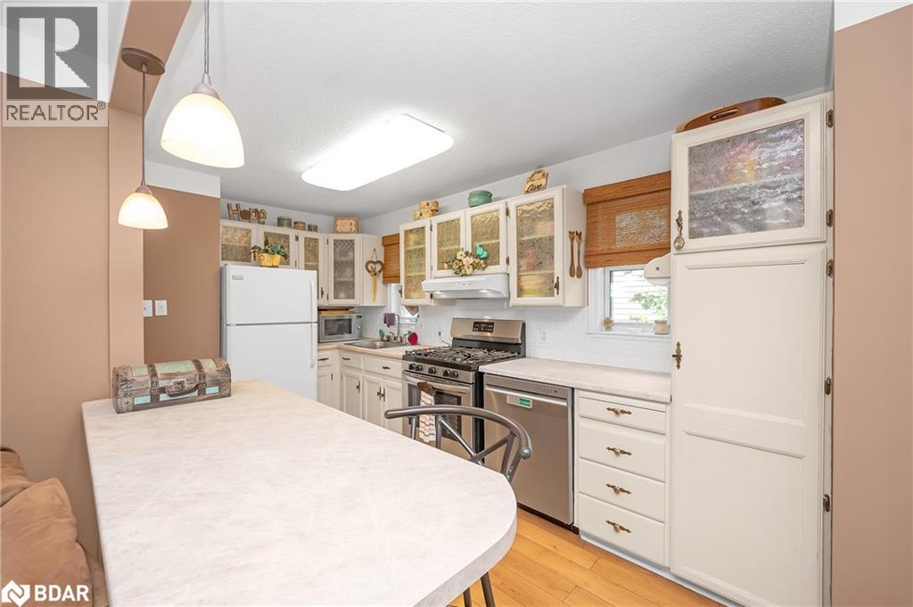 Photo 9 of 164 Adair Avenue N, Hamilton ON