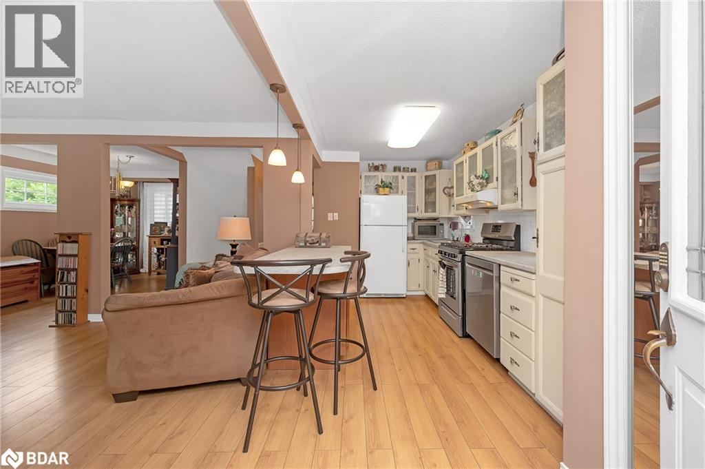 Photo 4 of 164 Adair Avenue N, Hamilton ON