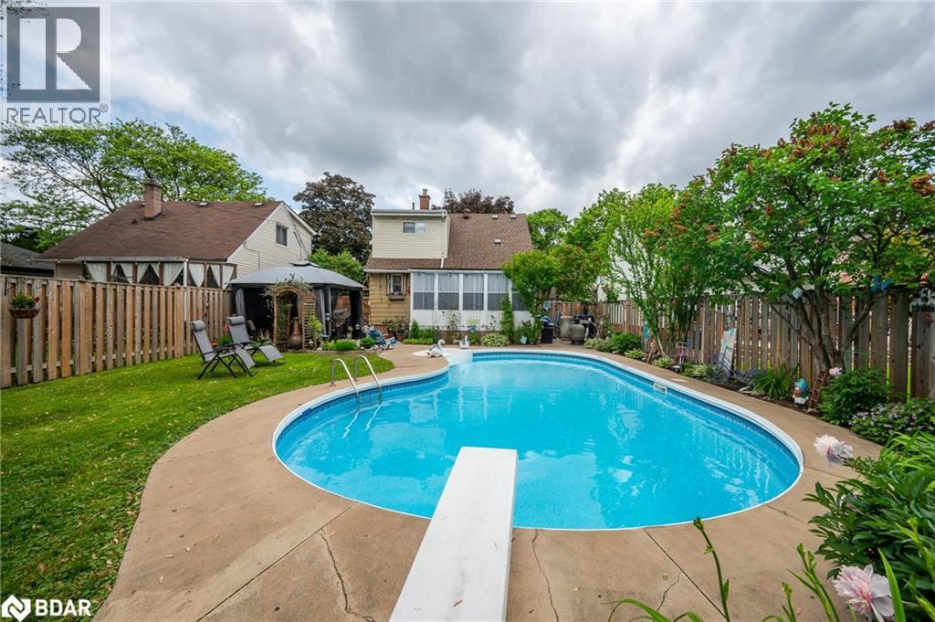 Photo 25 of 164 Adair Avenue N, Hamilton ON