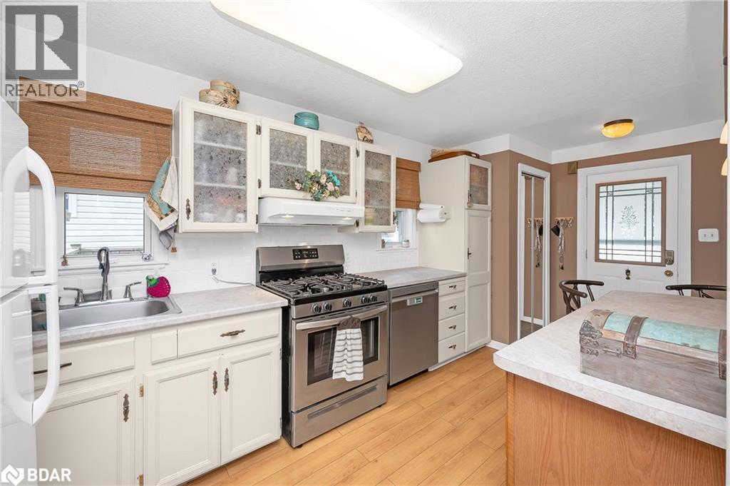 Photo 10 of 164 Adair Avenue N, Hamilton ON