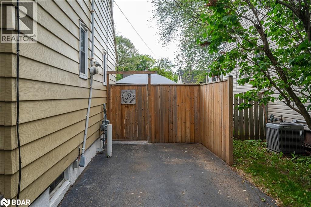 Photo 20 of 164 Adair Avenue N, Hamilton ON