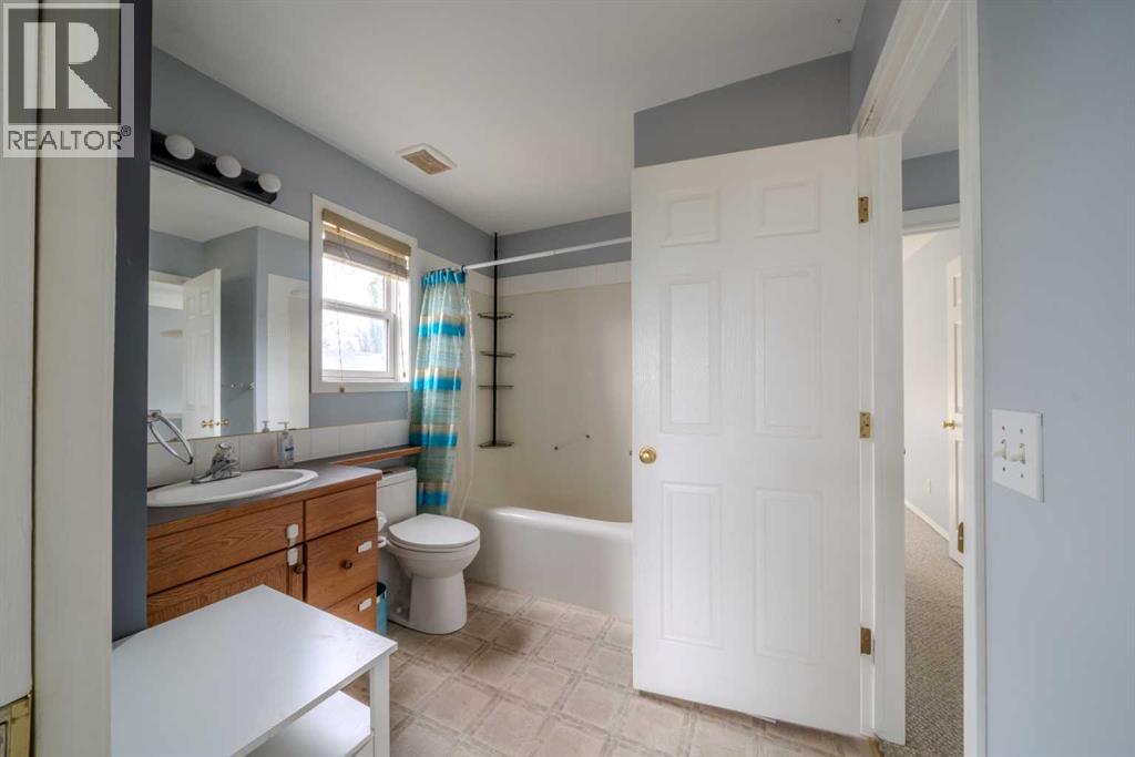 Single Family House for Sale in  Everstone Avenue SW Evergreen Calgary 