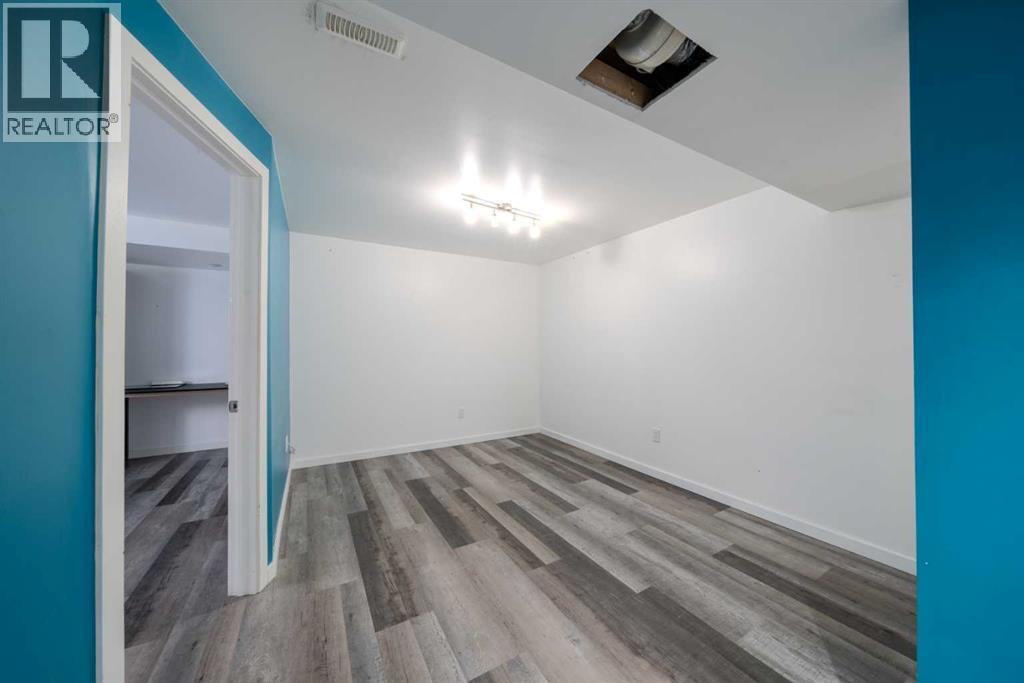 Single Family House for Sale in  Everstone Avenue SW Evergreen Calgary 