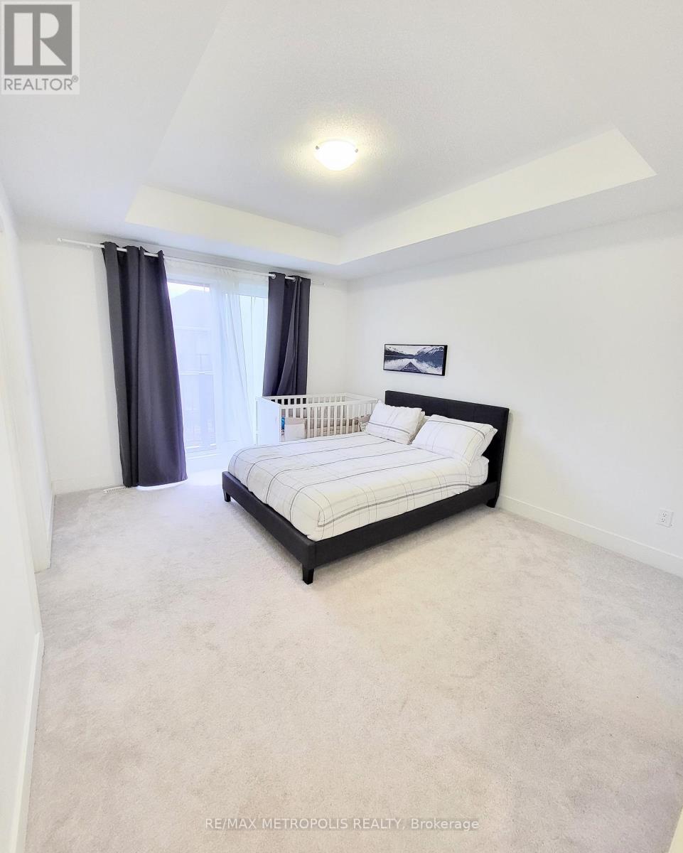 Photo 12 of 29 Sobczak Drive, Whitby ON