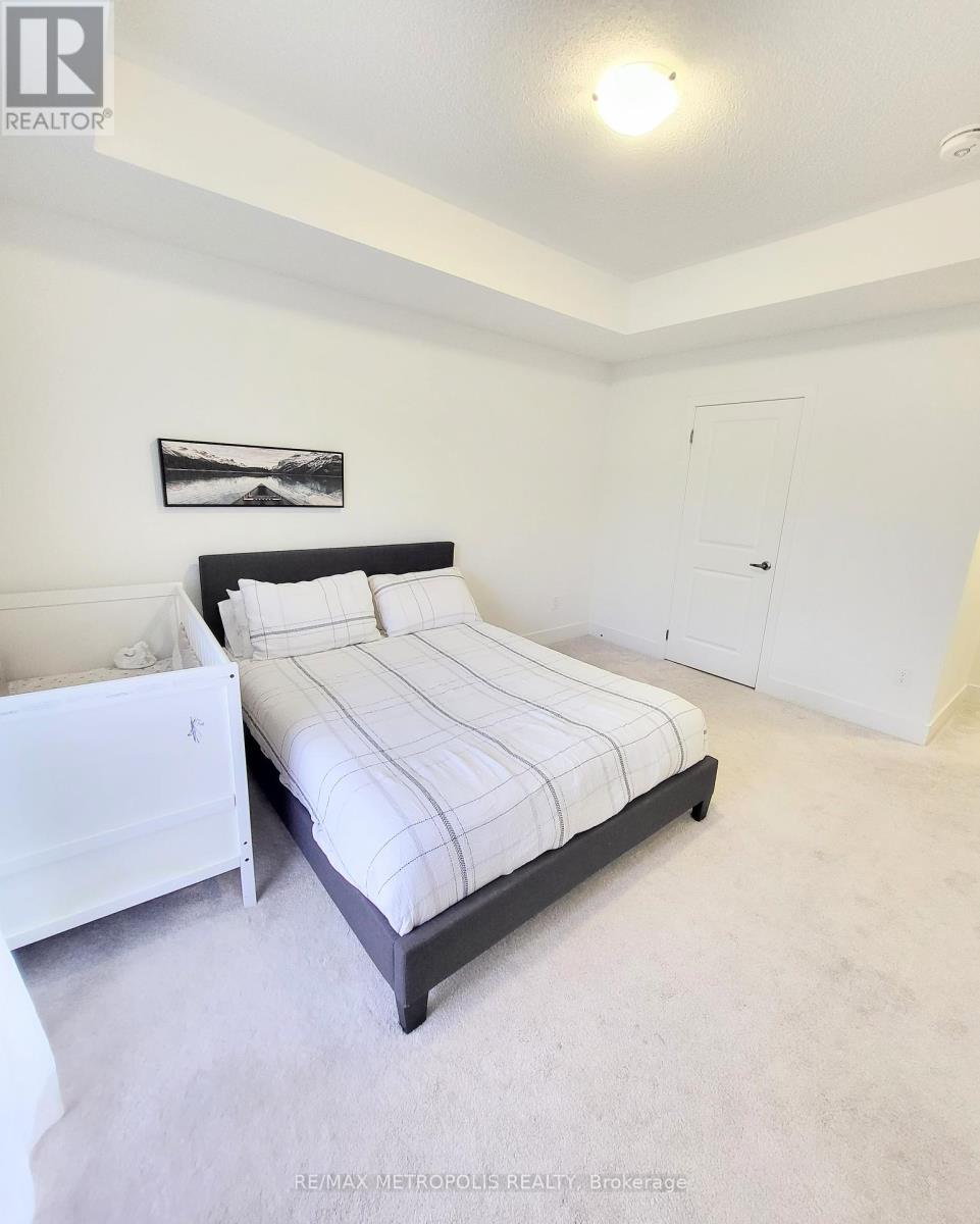 Photo 13 of 29 Sobczak Drive, Whitby ON