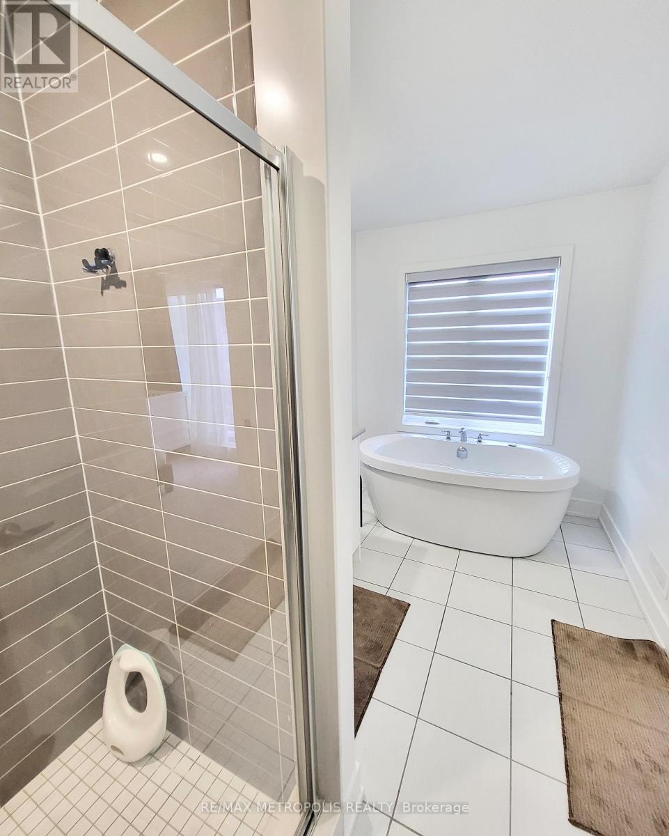 Photo 15 of 29 Sobczak Drive, Whitby ON