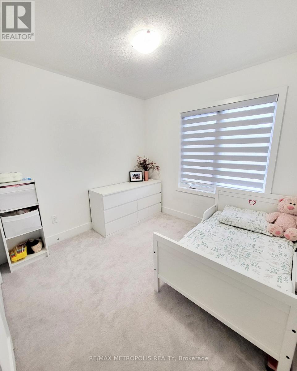 Photo 16 of 29 Sobczak Drive, Whitby ON