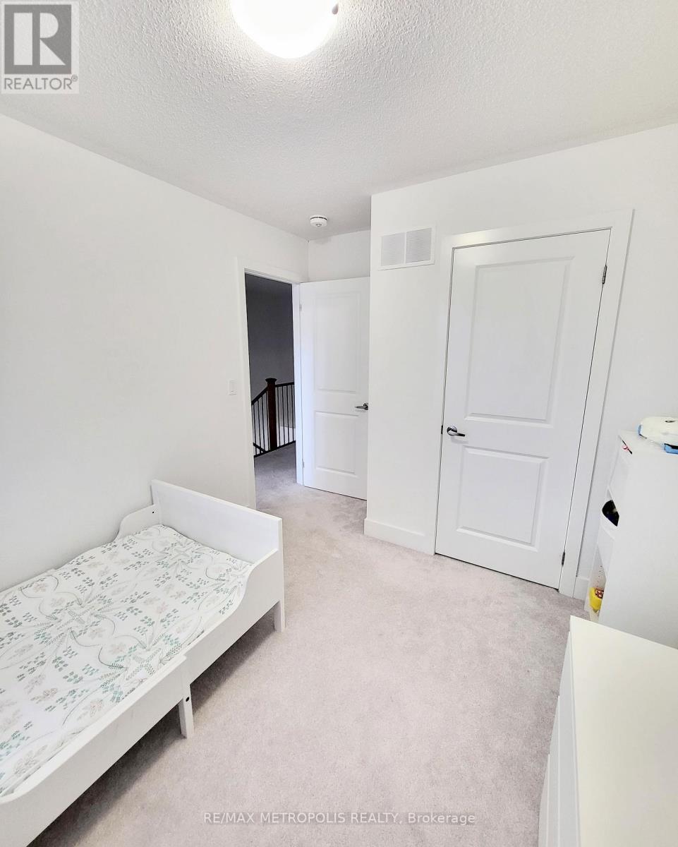 Photo 17 of 29 Sobczak Drive, Whitby ON
