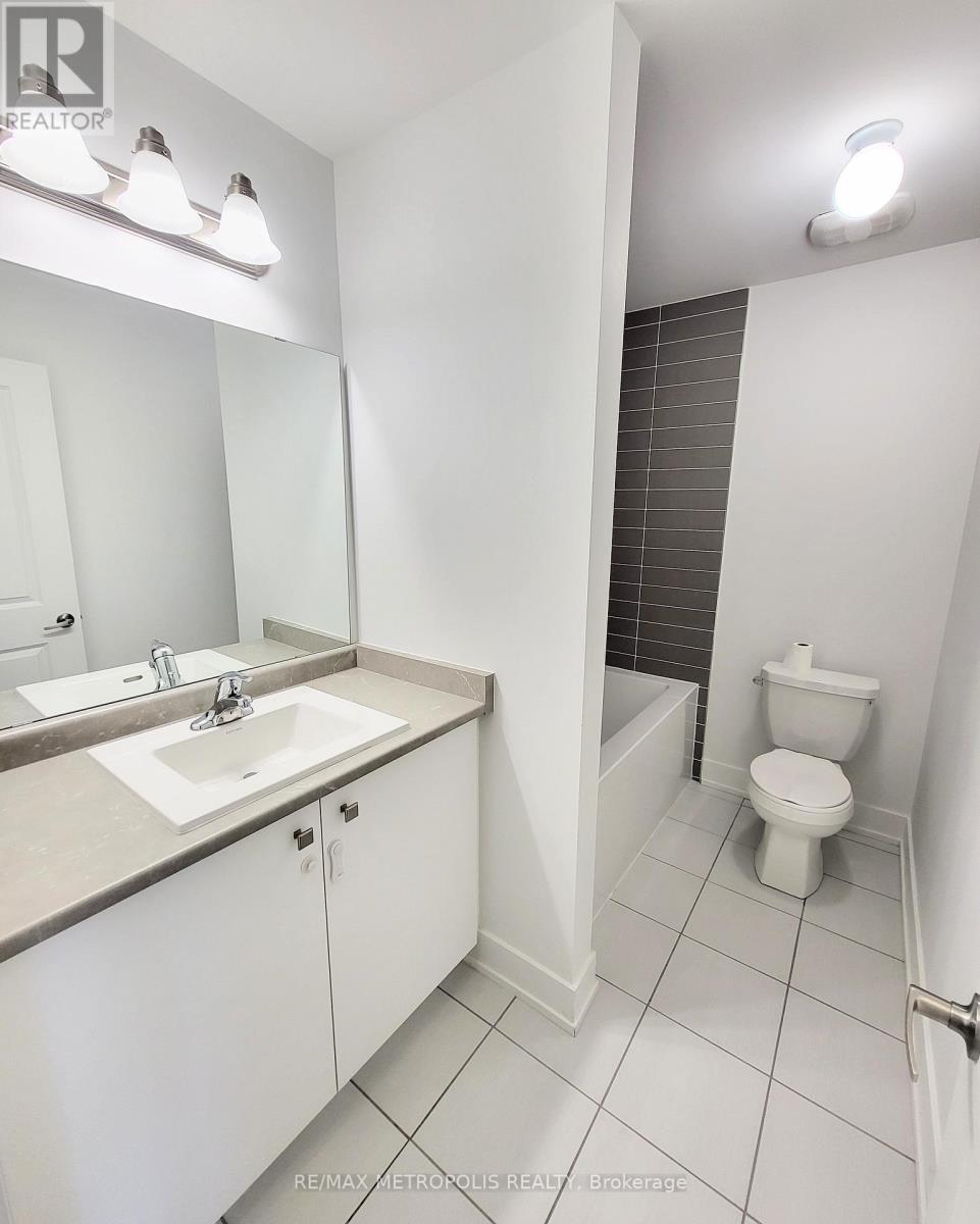 Photo 18 of 29 Sobczak Drive, Whitby ON