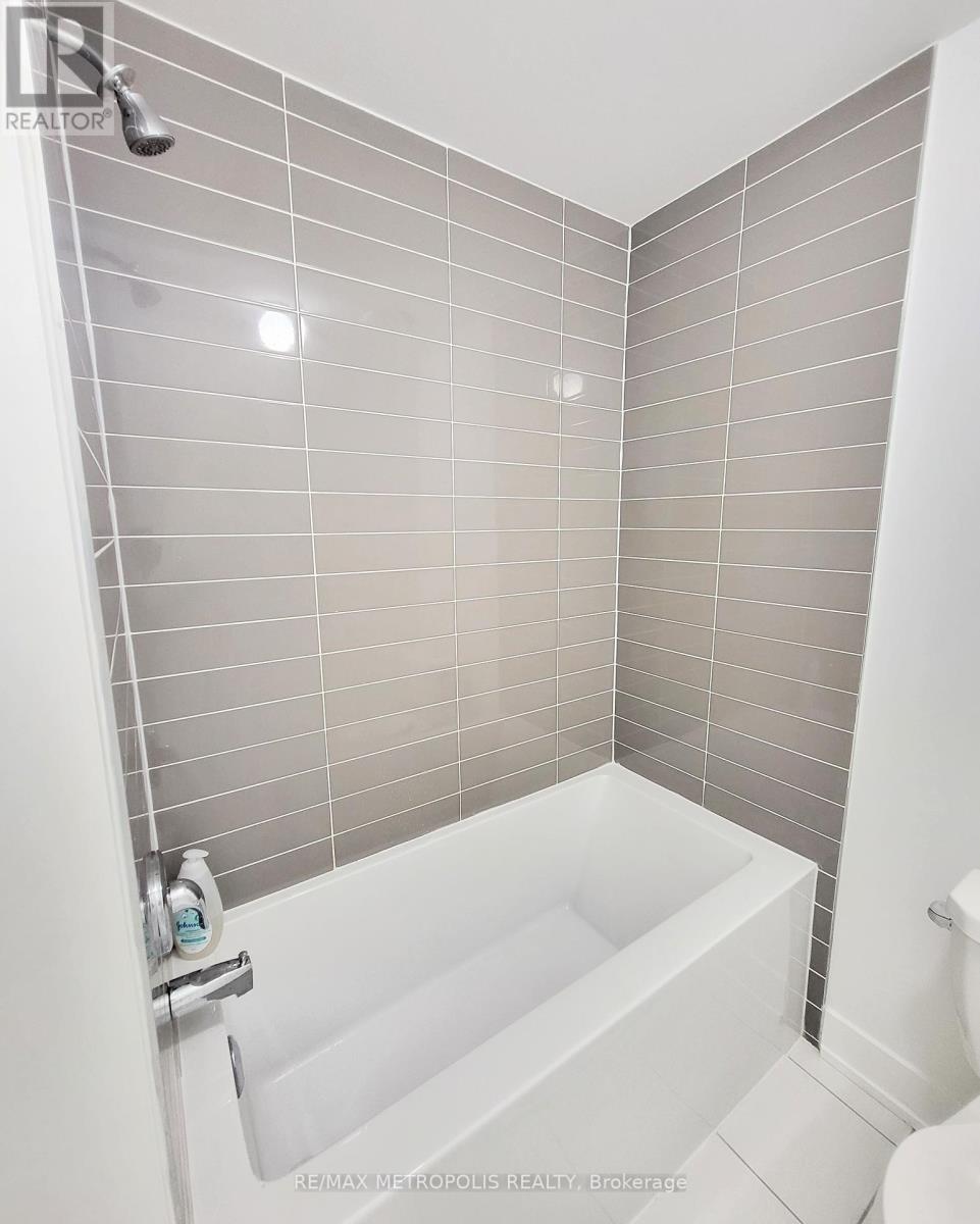 Photo 19 of 29 Sobczak Drive, Whitby ON