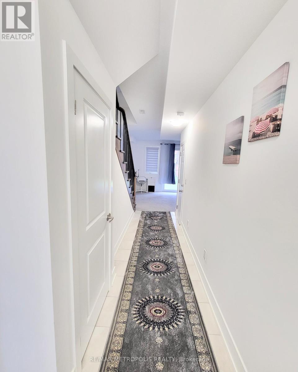 Photo 2 of 29 Sobczak Drive, Whitby ON