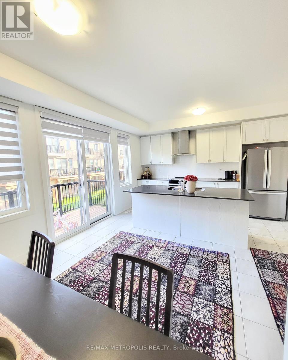 Photo 9 of 29 Sobczak Drive, Whitby ON