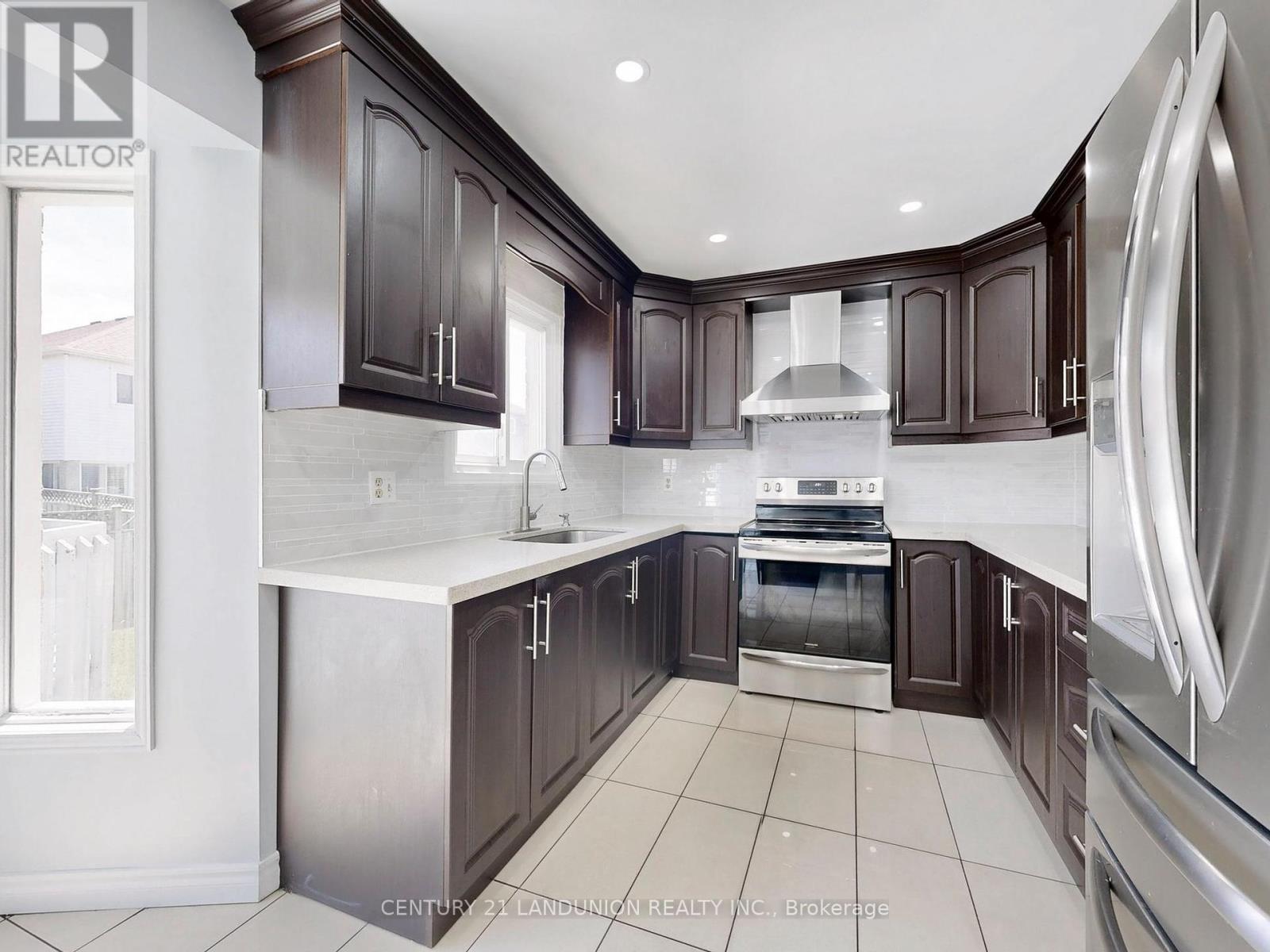 Photo 14 of 25 Bemerton Court, Toronto ON