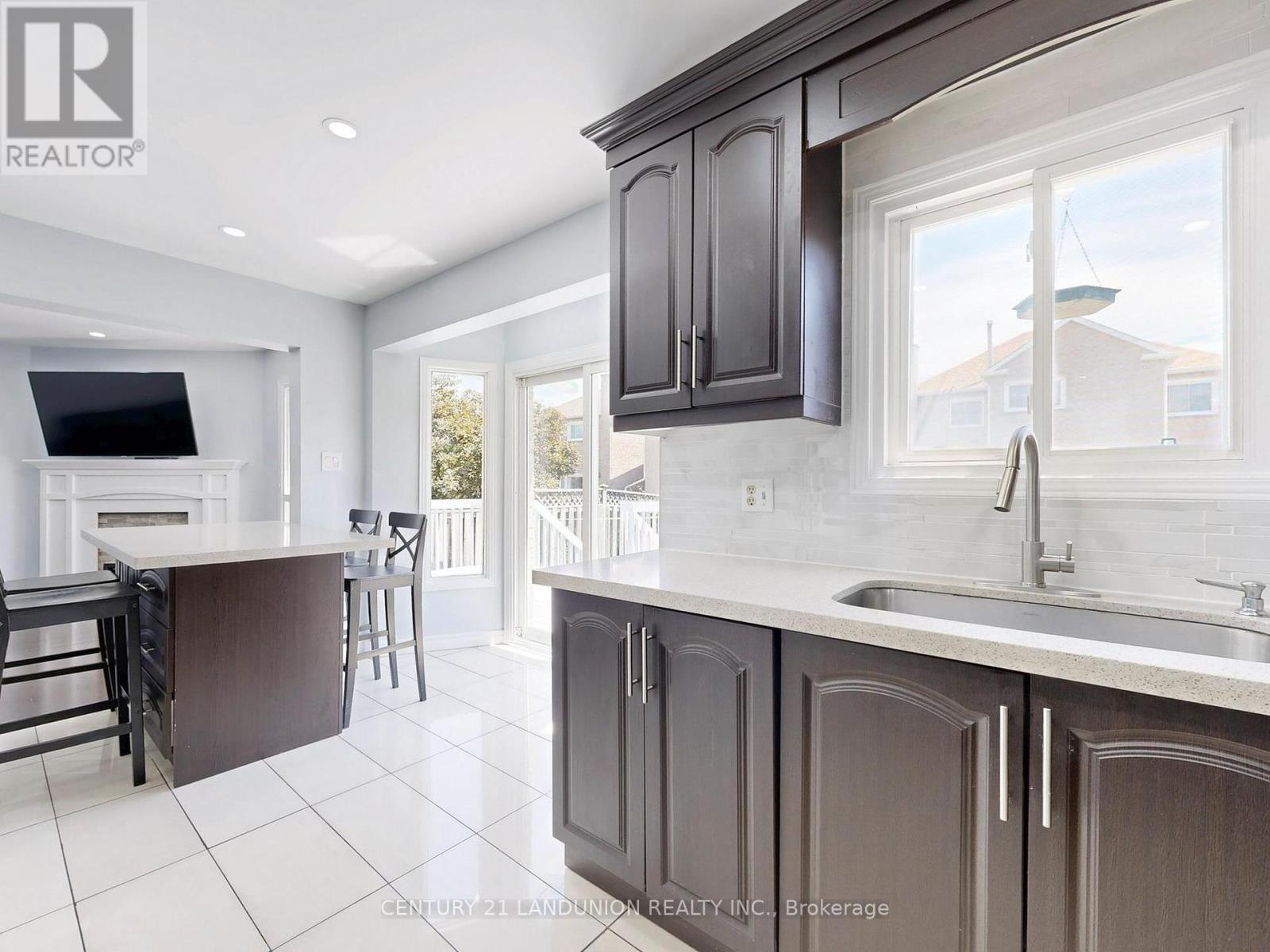 Photo 15 of 25 Bemerton Court, Toronto ON