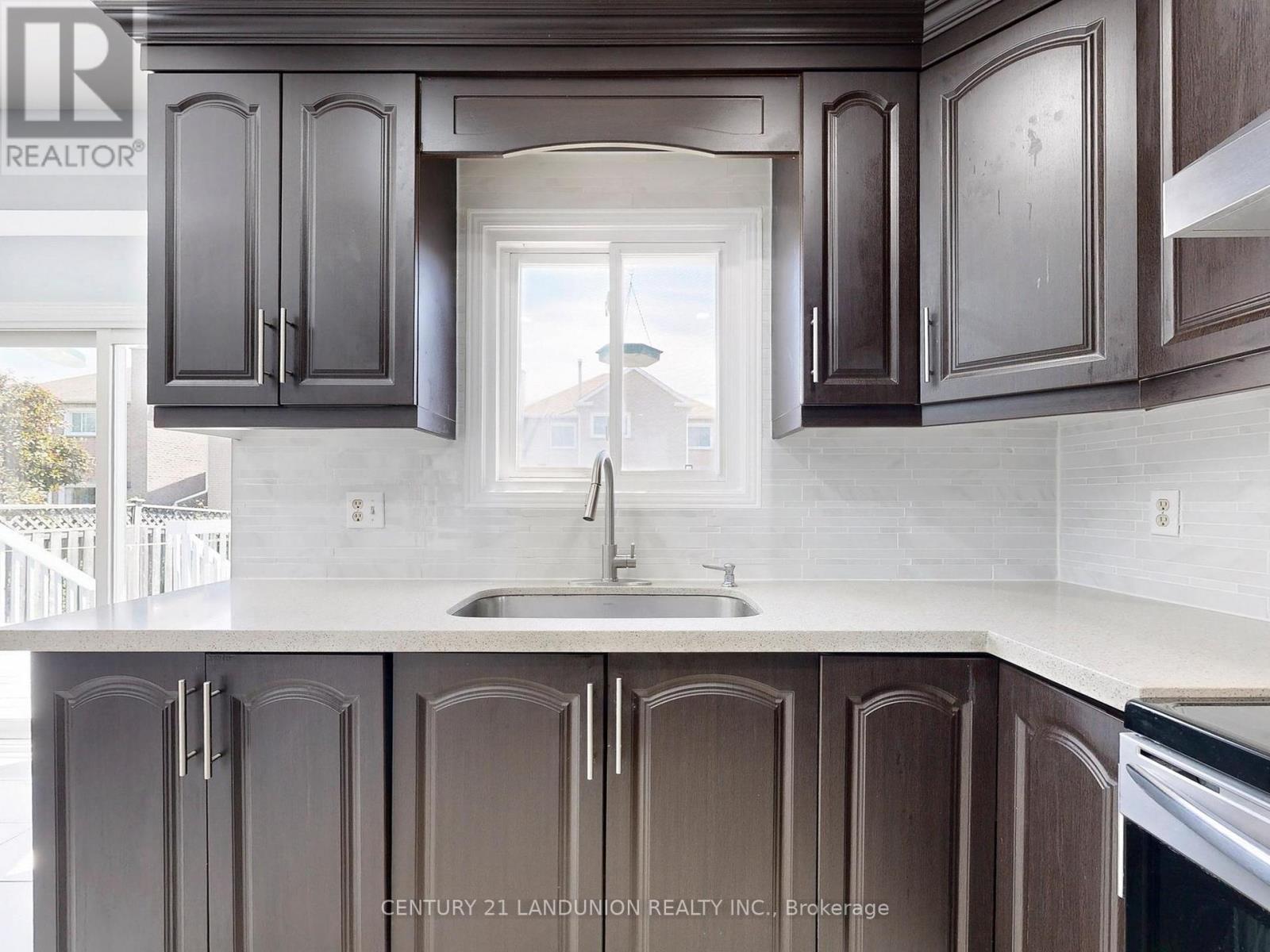 Photo 16 of 25 Bemerton Court, Toronto ON