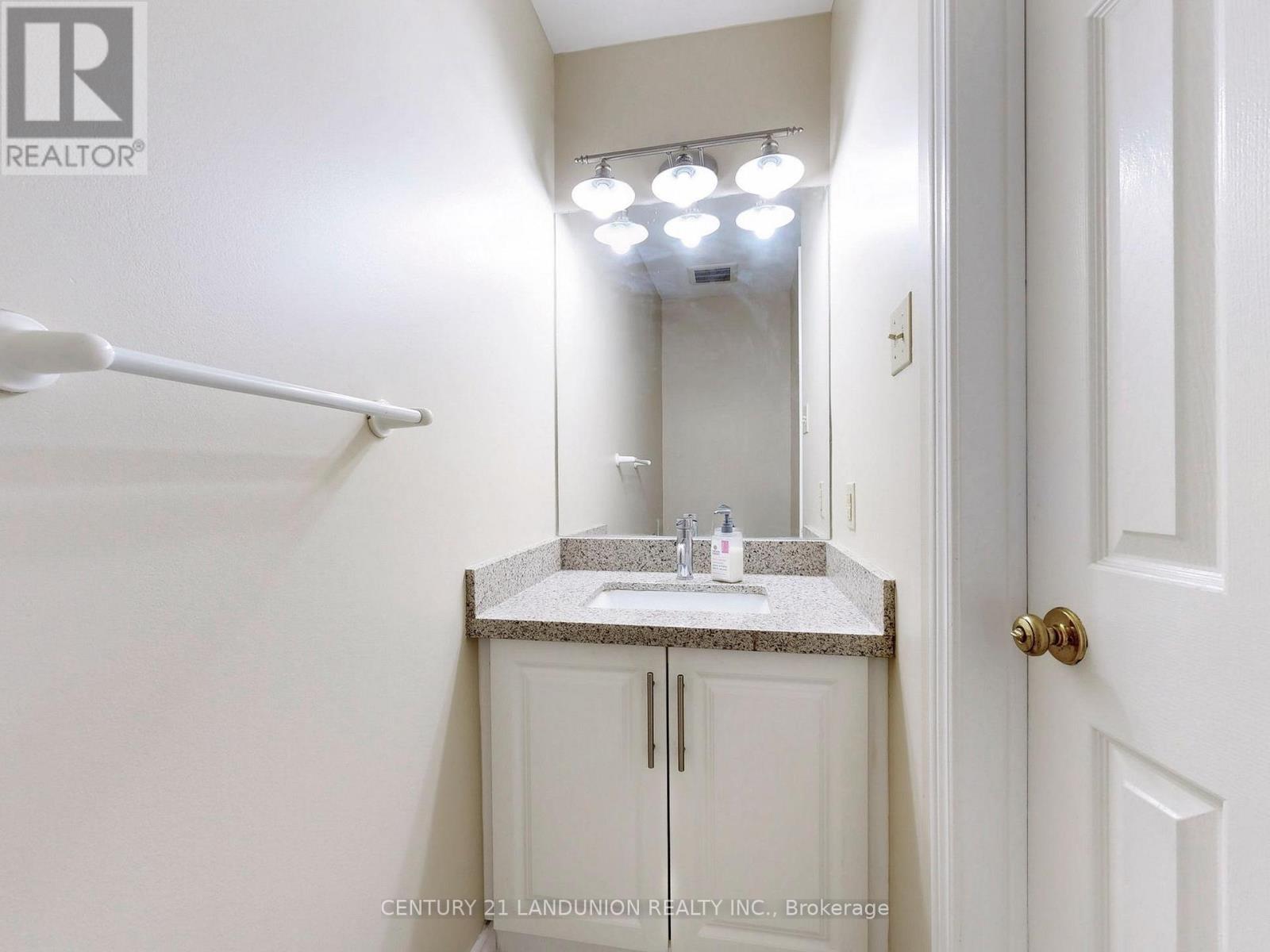 Photo 20 of 25 Bemerton Court, Toronto ON