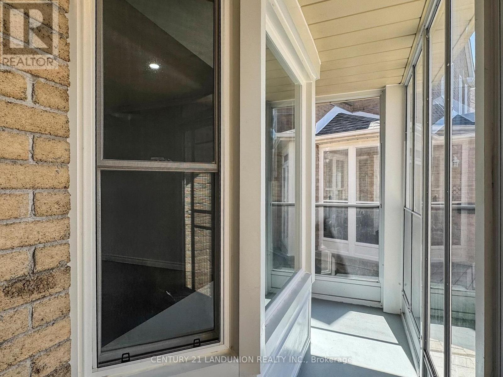 Photo 4 of 25 Bemerton Court, Toronto ON