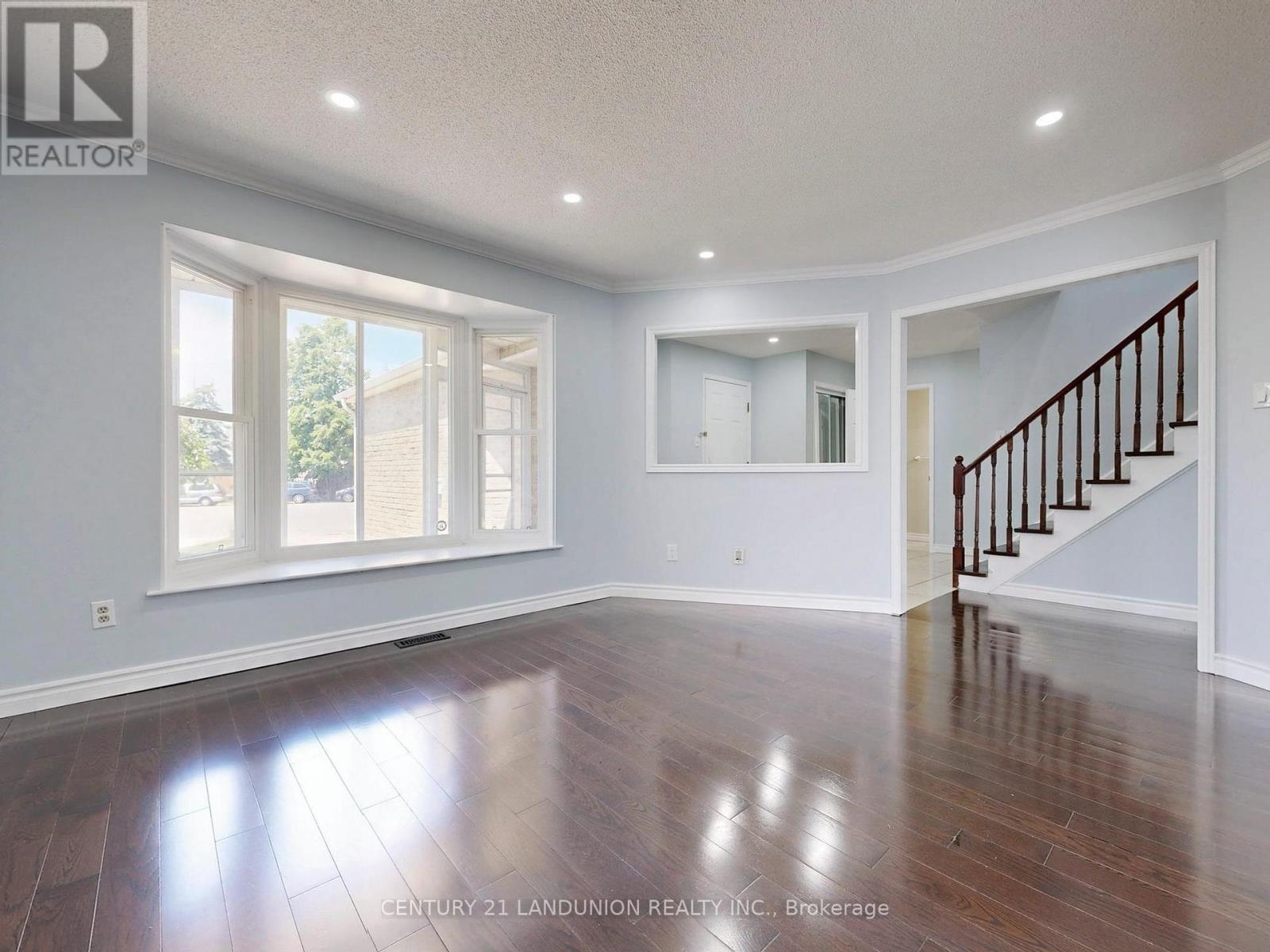 Photo 7 of 25 Bemerton Court, Toronto ON