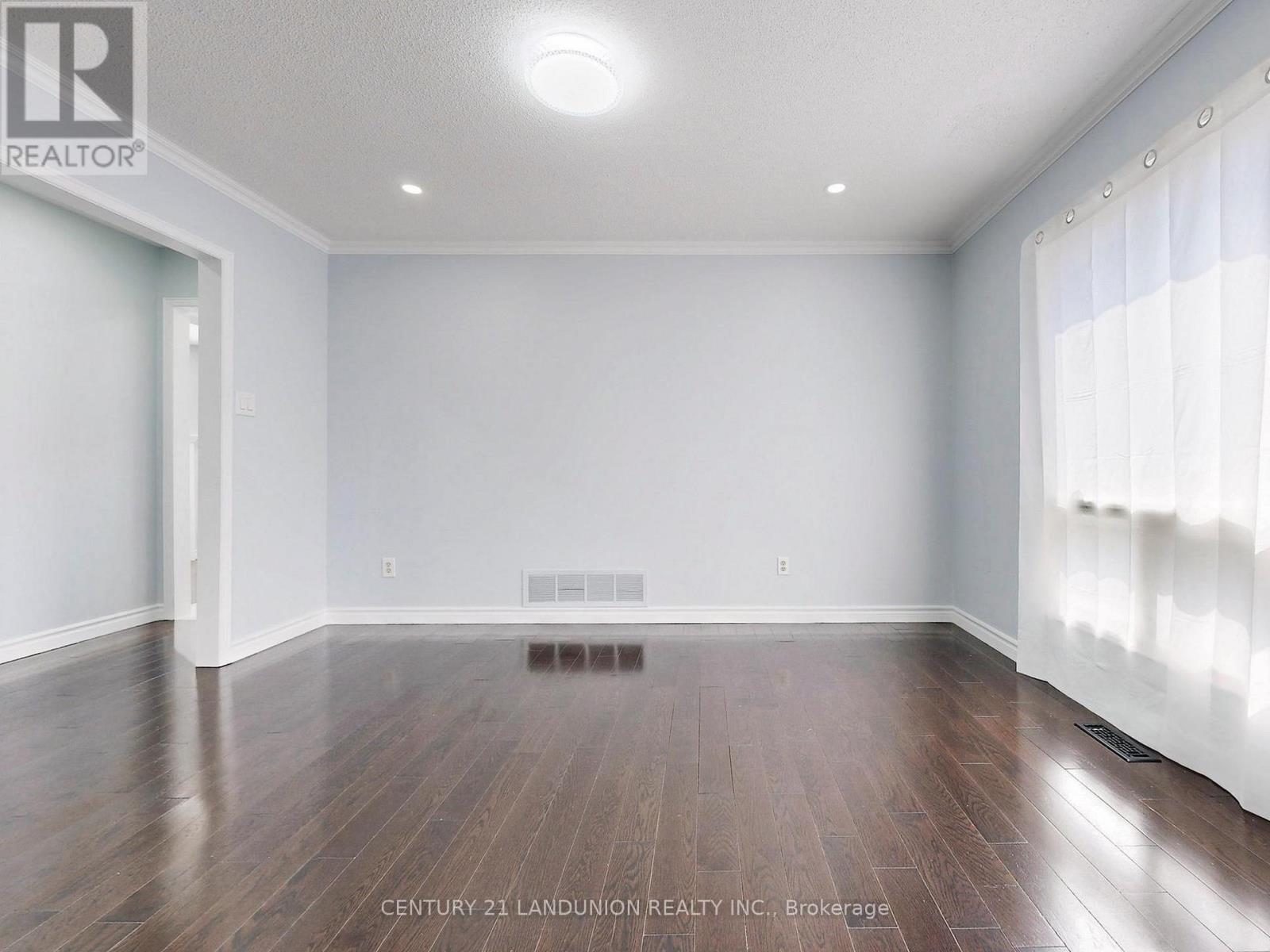 Photo 9 of 25 Bemerton Court, Toronto ON
