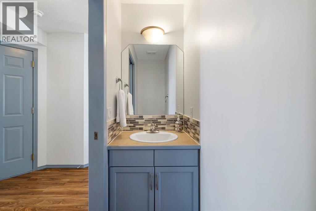Photo 12 of 31 33 Stonegate Drive Nw, Airdrie AB