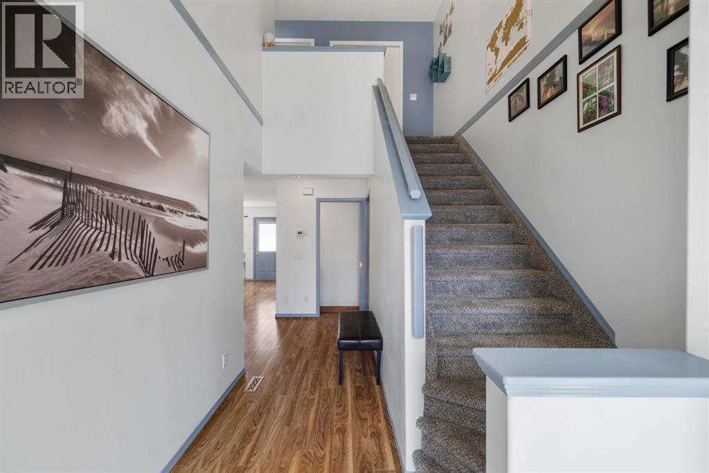 Photo 13 of 31 33 Stonegate Drive Nw, Airdrie AB