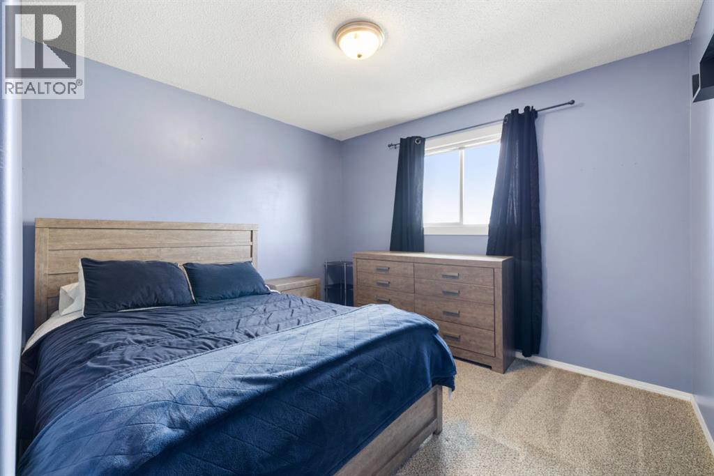 Photo 21 of 31 33 Stonegate Drive Nw, Airdrie AB