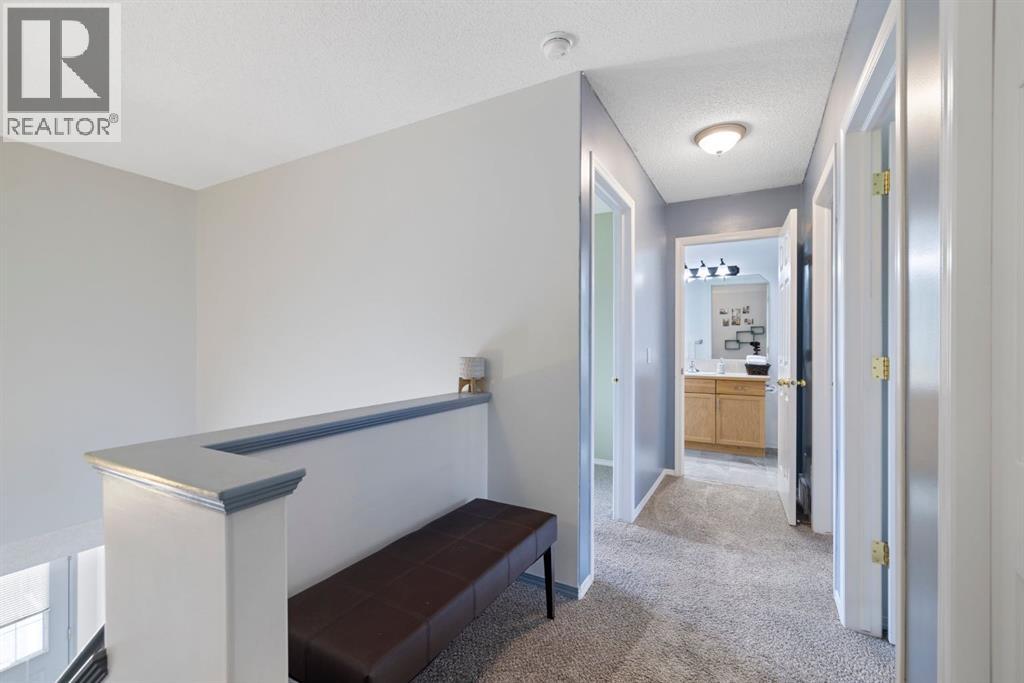 Photo 15 of 31 33 Stonegate Drive Nw, Airdrie AB