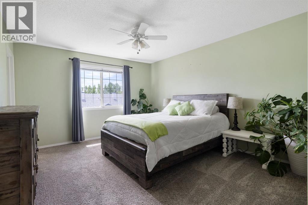 Photo 16 of 31 33 Stonegate Drive Nw, Airdrie AB