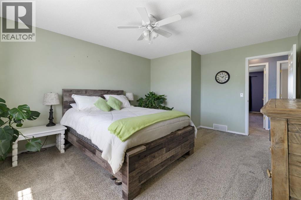 Photo 18 of 31 33 Stonegate Drive Nw, Airdrie AB