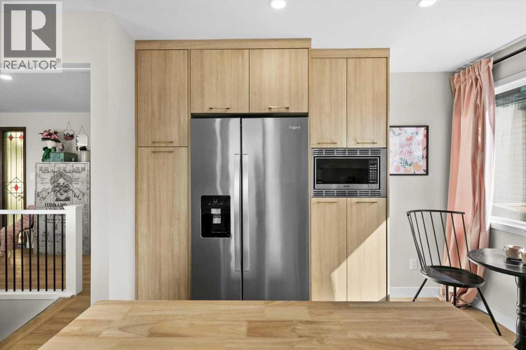 Photo 12 of 7707 67 Avenue Nw, Calgary AB
