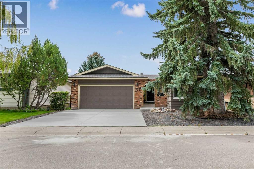 Photo 1 of 7707 67 Avenue Nw, Calgary AB