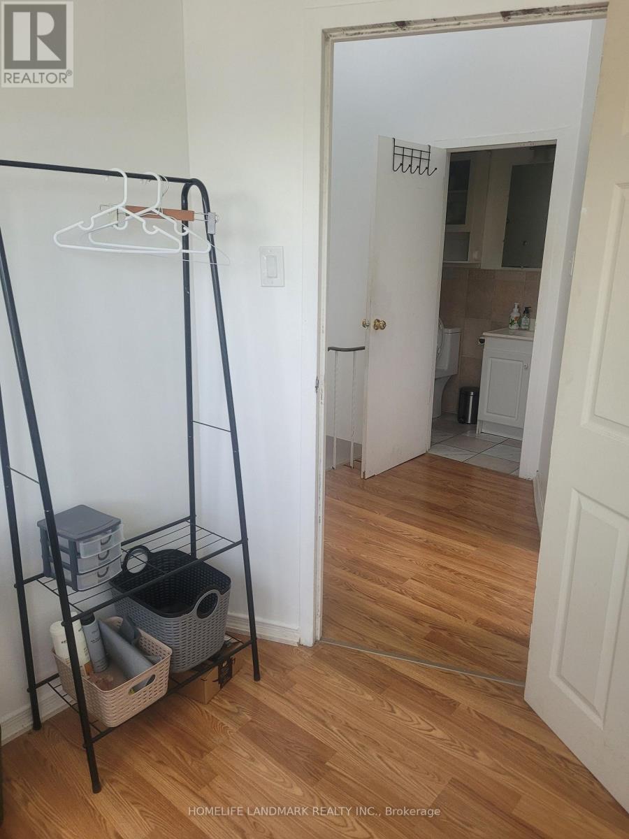 Photo 10 of 1 3335 Lake Shore Boulevard W, Toronto ON