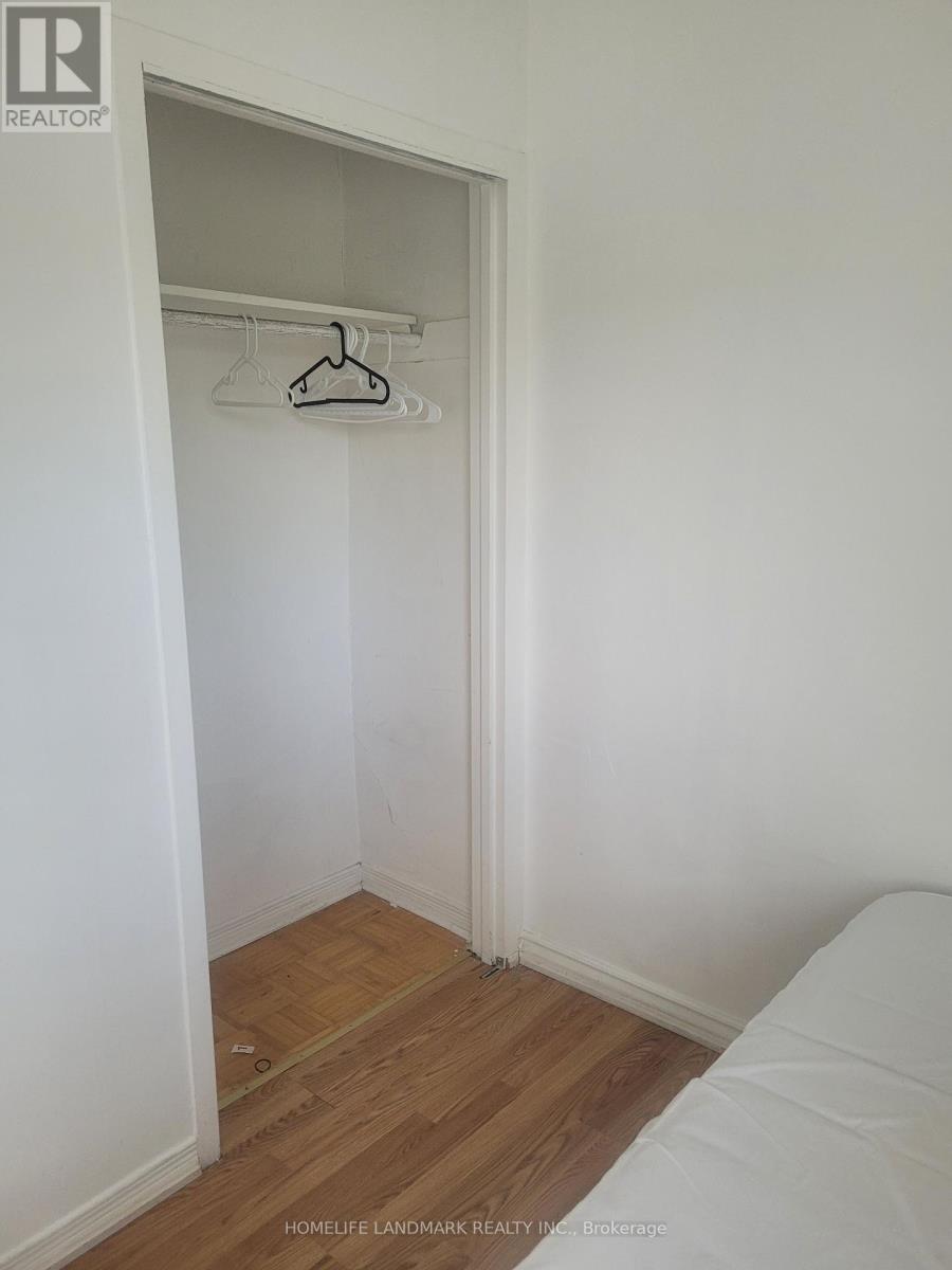 Photo 11 of 1 3335 Lake Shore Boulevard W, Toronto ON