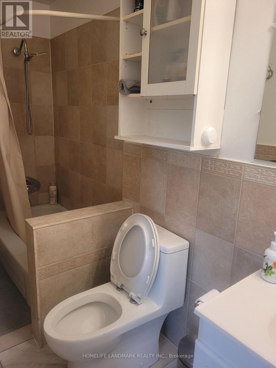 Photo 13 of 1 3335 Lake Shore Boulevard W, Toronto ON
