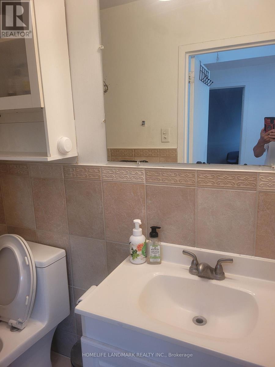 Photo 14 of 1 3335 Lake Shore Boulevard W, Toronto ON