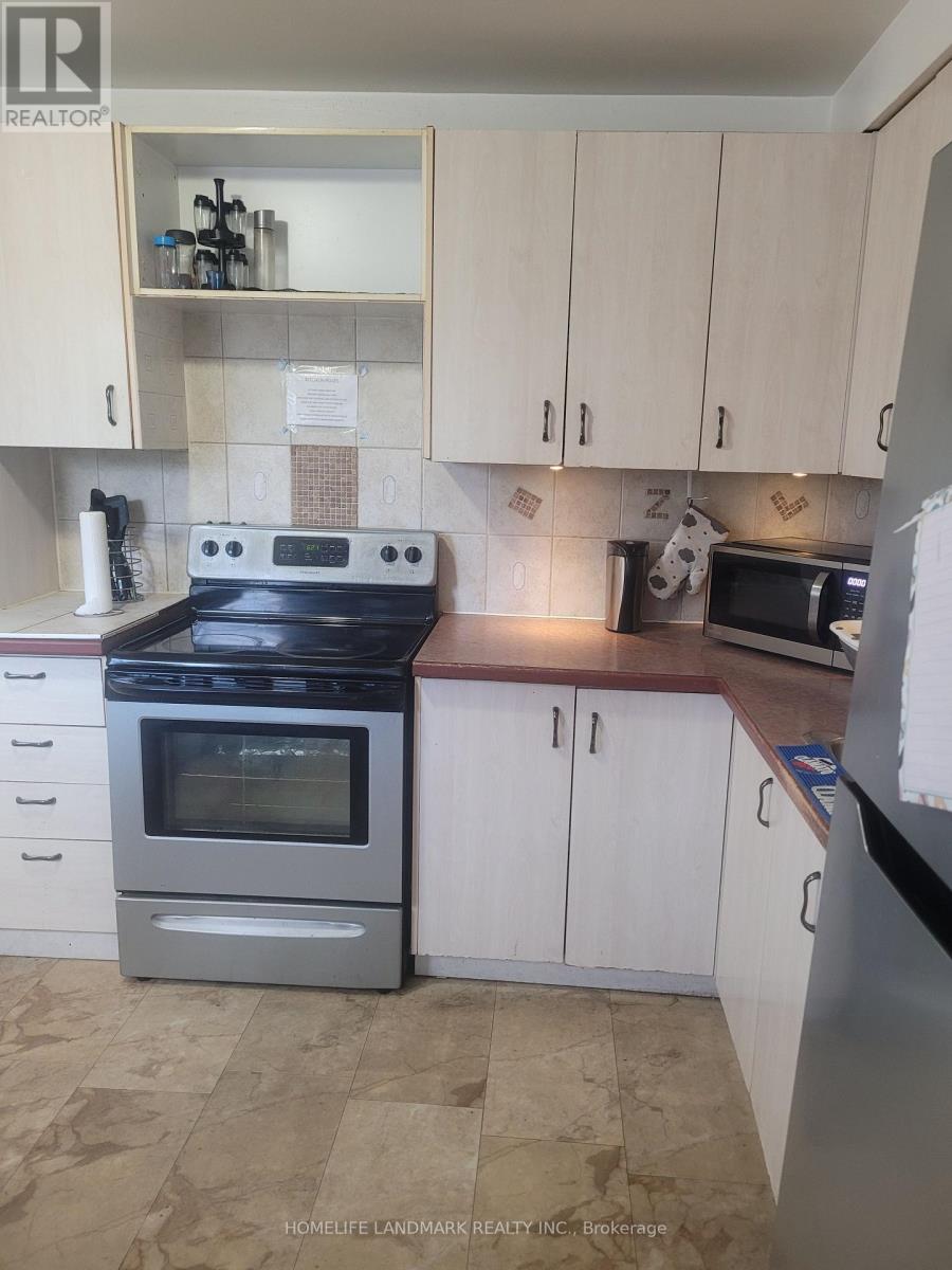 Photo 15 of 1 3335 Lake Shore Boulevard W, Toronto ON